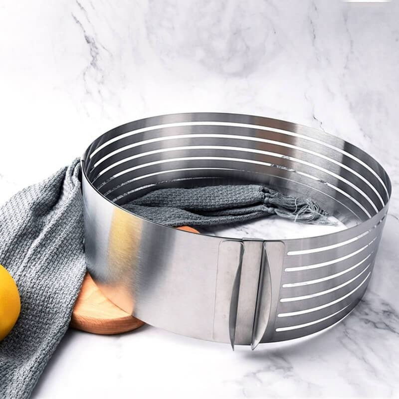 SliceMaster – Cake Cutter with Multiple Cutting Lines for Clean Slices