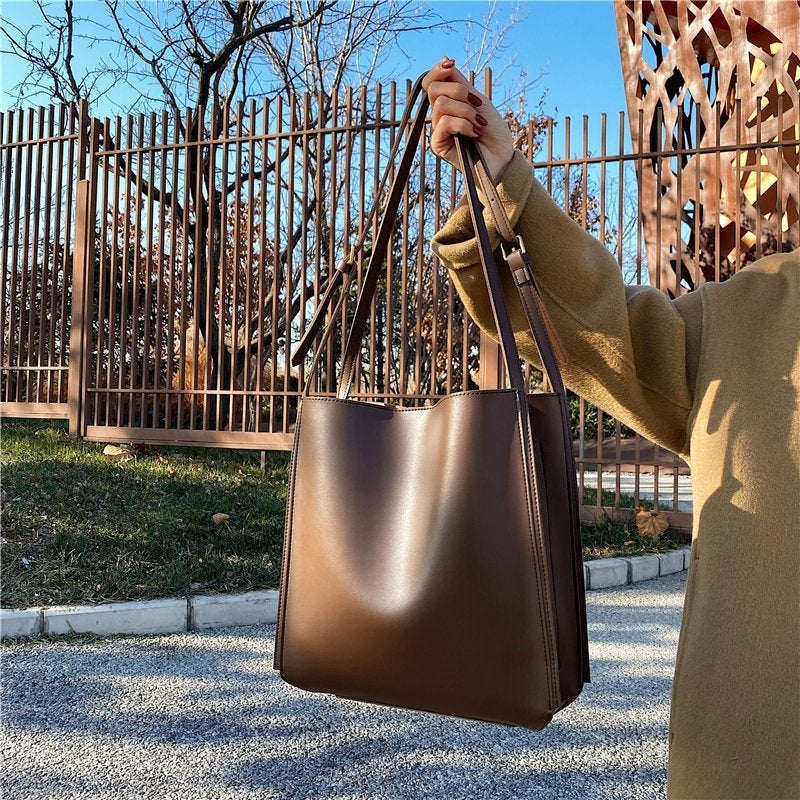 Olivia – Women's Bag with Adjustable Shoulder Strap and Zipper Pocket