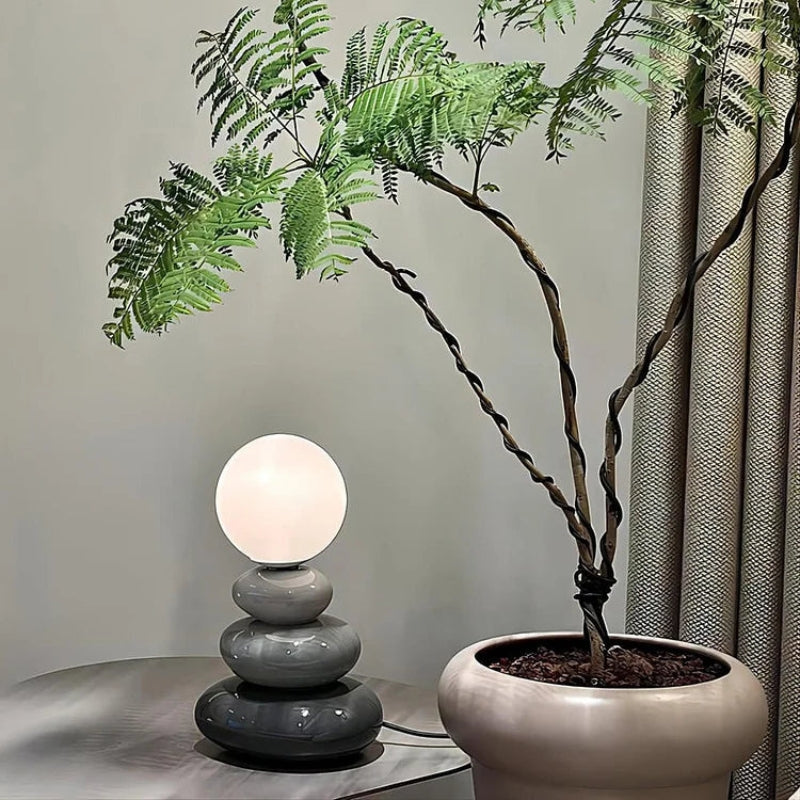 StoneGlow – LED Tafellamp met Ronde Lampenkop en Rotsstandaard Ontwerp Velani