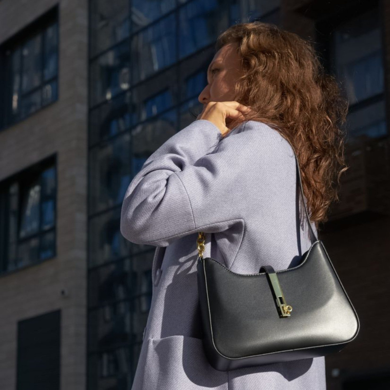 Imogen – Compact Shoulder Bag with Adjustable Strap & Buckle Closure
