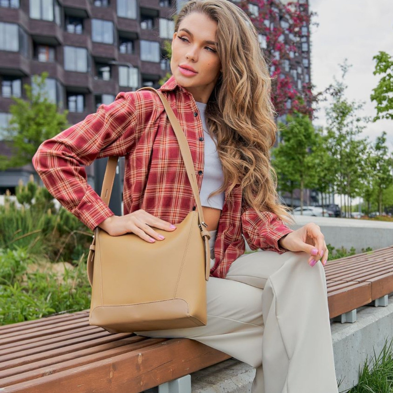 Mia – Women's Shoulder Bag with Adjustable Shoulder Strap