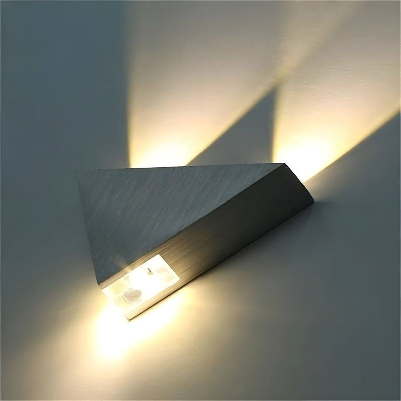 TriGlow – LED Wandlamp met Driehoek Ontwerp Velani