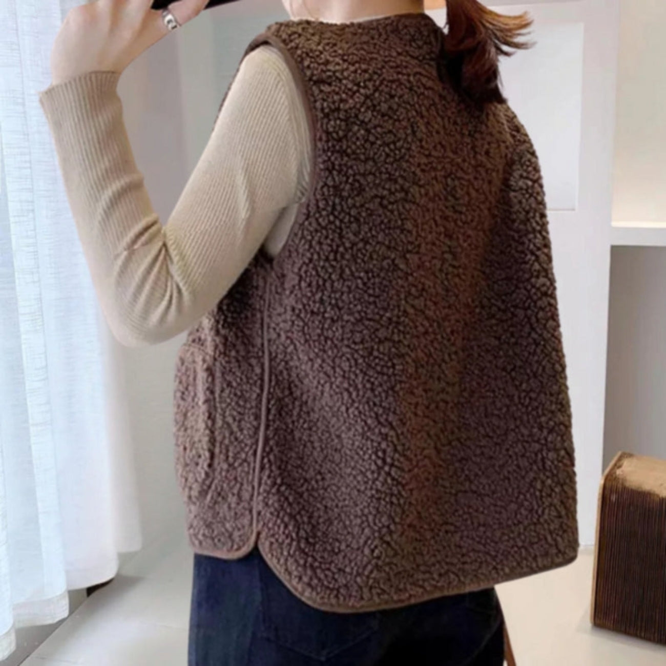 Lydia – Sleeveless Cardigan with Button Closure and Pockets