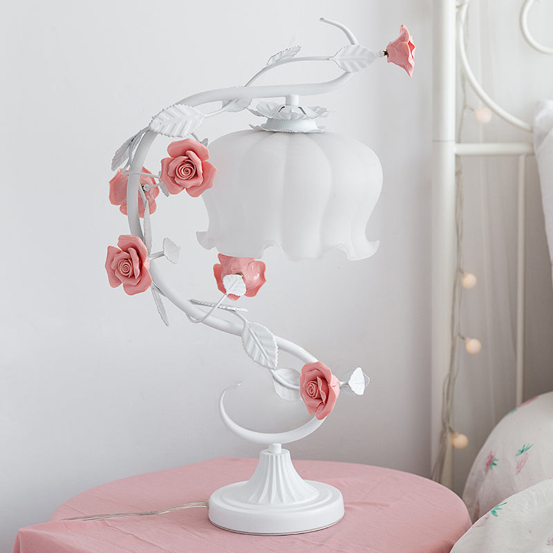 RoseLume – Table lamp with a delicate rose design
