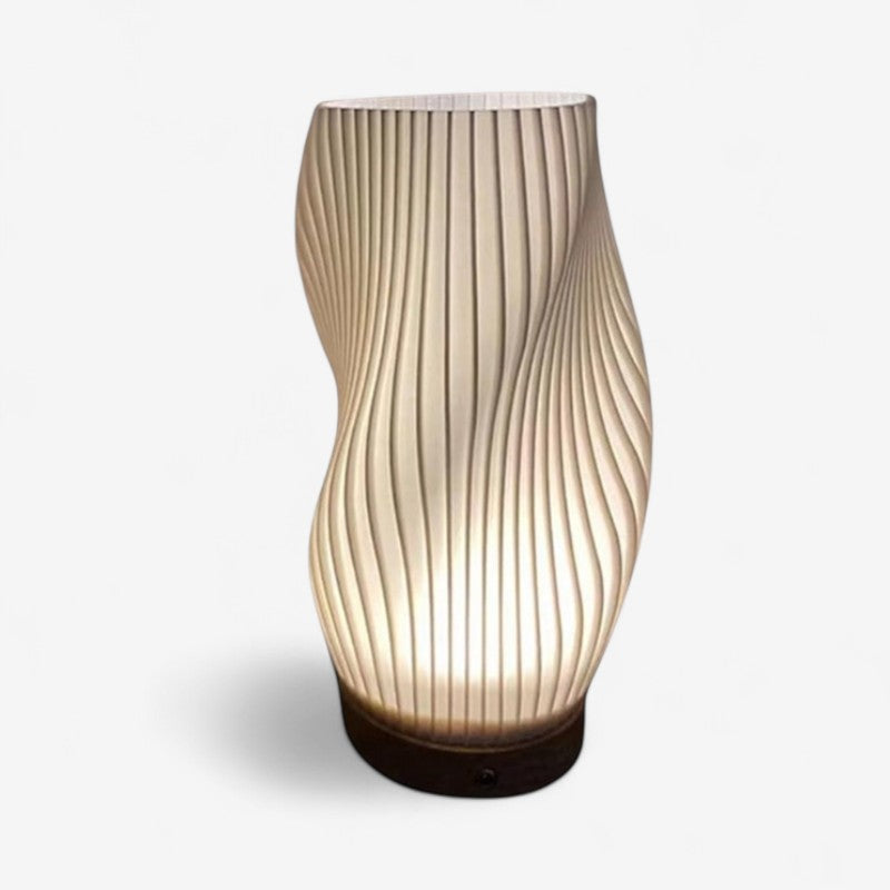 LumeArc – Gebogen Bureaulamp met Geplateerd Ontwerp Velani