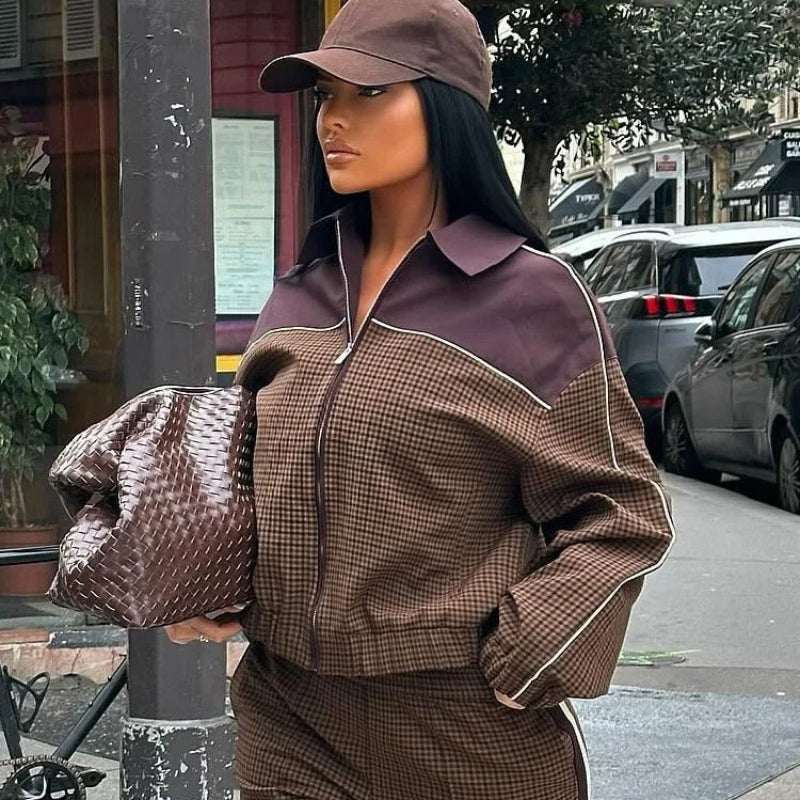 Amelia – Long sleeve jacket with turn down collar and zipper closure