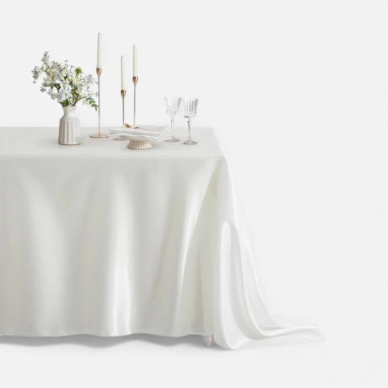 LuxeSatin – Tafelkleed met Wasbaar Ontwerp Velani