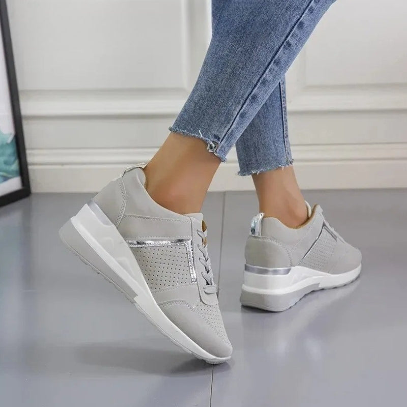 Nina – Round Toe Boots With Adjustable Laces And Breathable Design