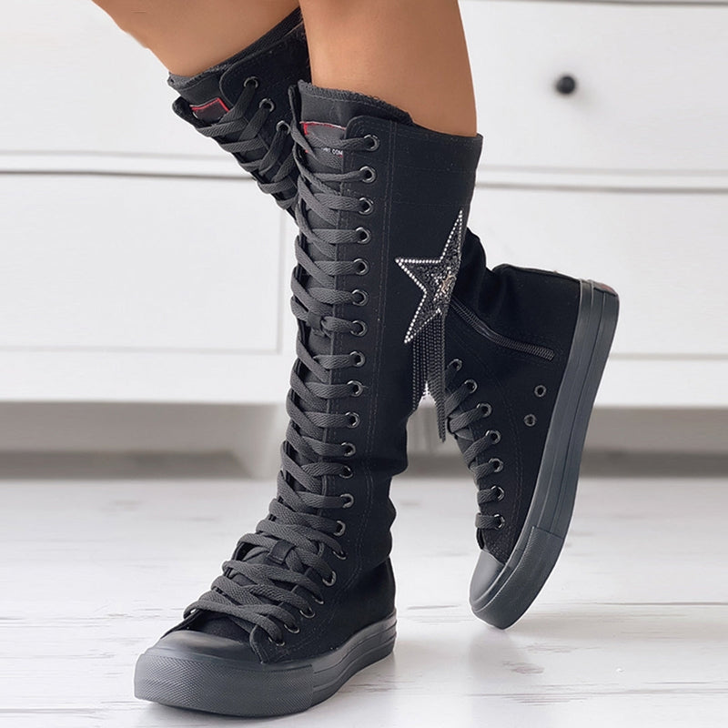 Clara – High boots with lace-up and flat sole design
