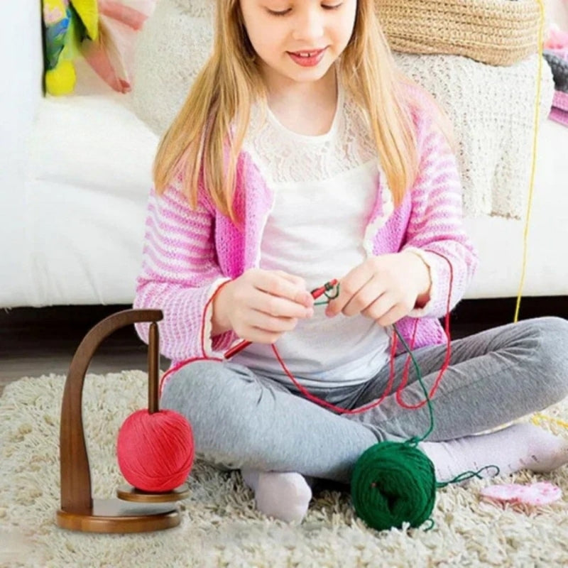 ThreadEase – Draaibare Garenhouder met Bureaustandaard Velani