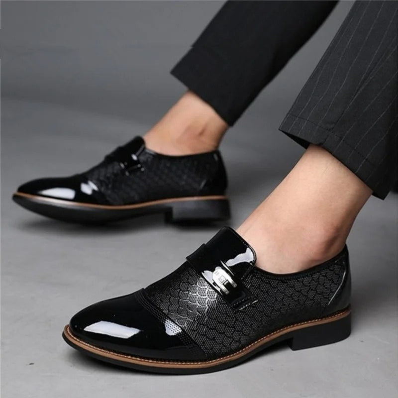 Nathan – Shoes with Round Toe and Embossed Pattern