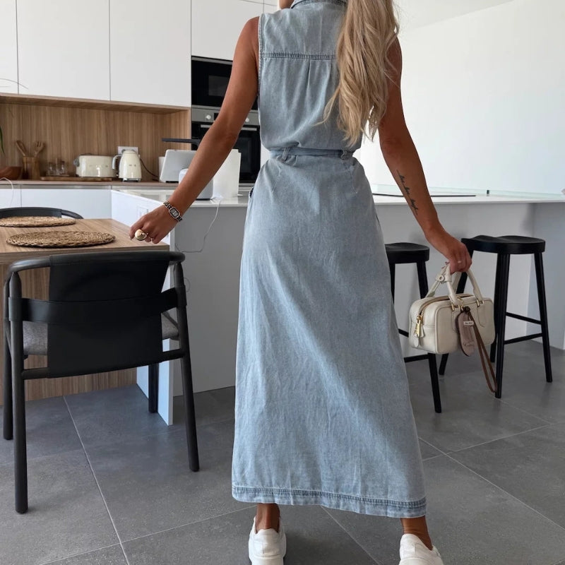 Aylin – Mouwloze Lange Jurk met Knopen en Verstelbare Taille Velani