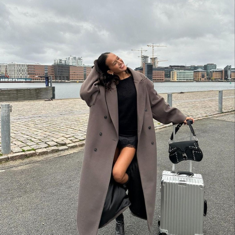 Ashley – Jas met Reverskraag Lang Model Doorknoopsluiting en Lange Mouwen Velani