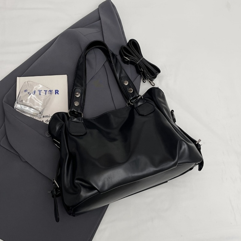 Women’s Handbag with Multi-Compartment Layout