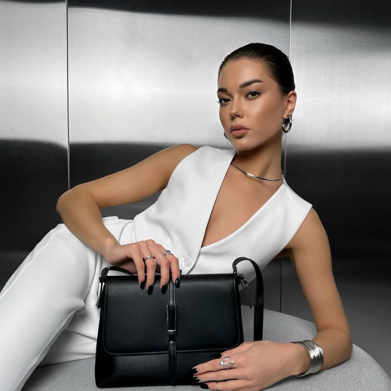 Olivia – Women's Bag with Buckle Closure & Adjustable Shoulder Strap