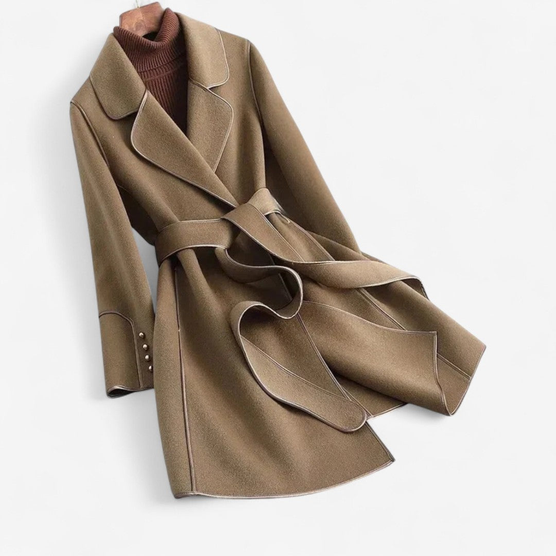 Lucie – Reverskraagjas met lange mouwen en verstelbare riem Velani