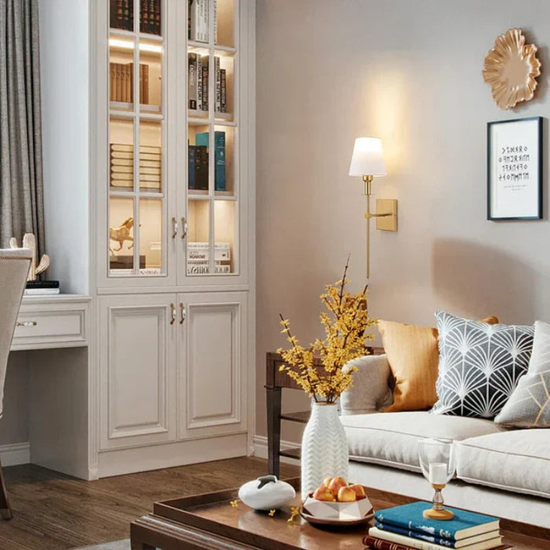 LumaHold – Wandlamp met Ronde Kop en Stevige Staande Houder Velani