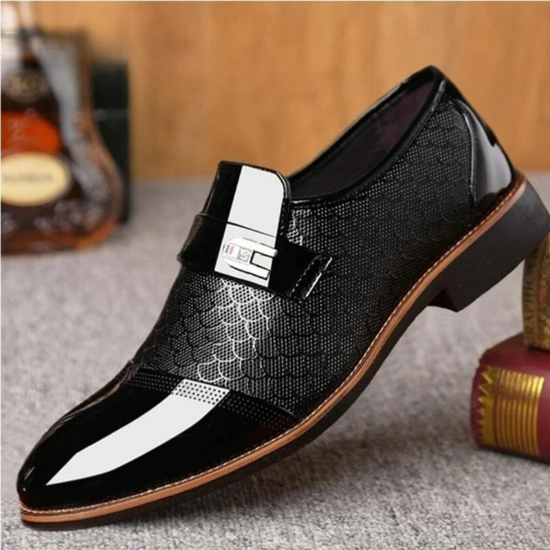 Nathan – Shoes with Round Toe and Embossed Pattern