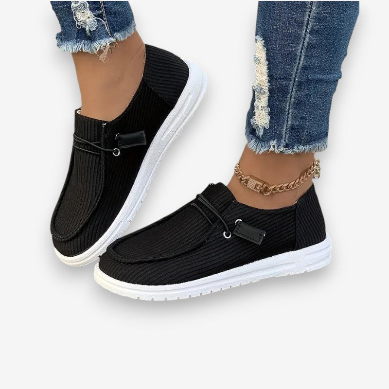 Alina – Round Toe Flats With Ribbed Detail Design