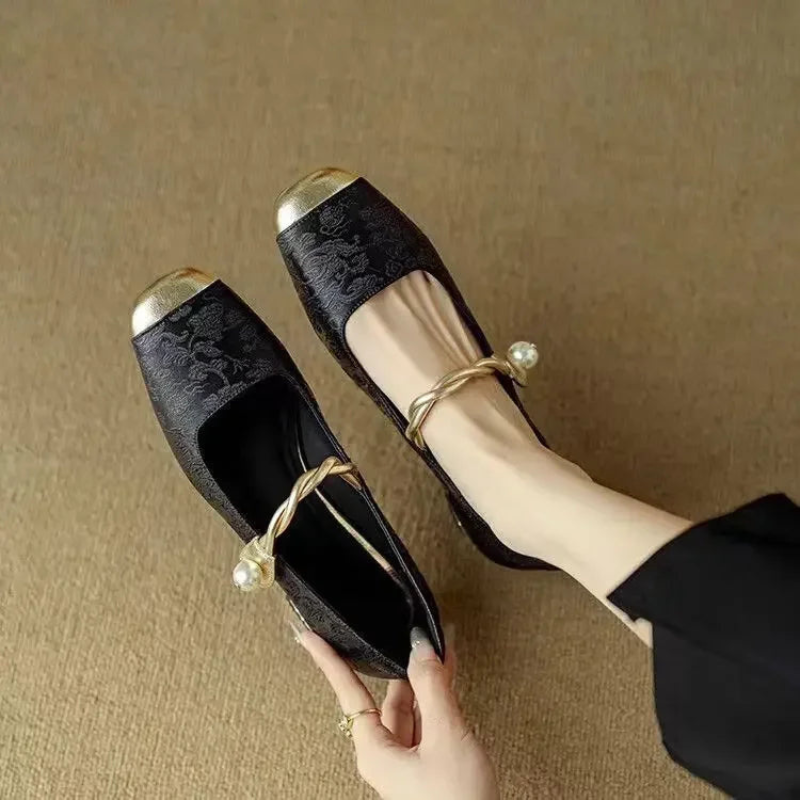 Hazel – Sandalen met lage hak en ronde neus Velani