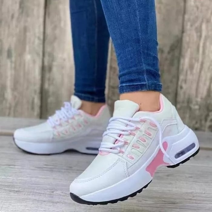 GripSneak – Lace-Up Sneakers with Round Toe and Flexible Rubber Outsole