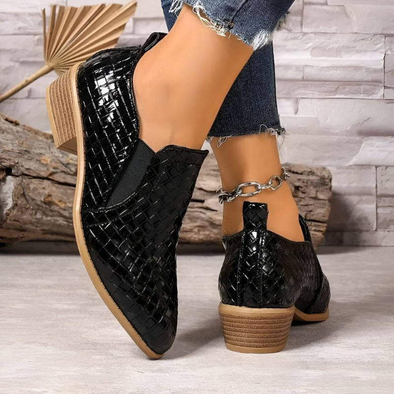 Luna – Round Toe Shoes with Zigzag Pattern