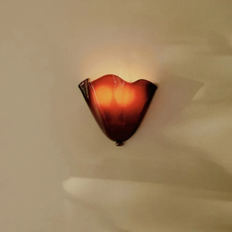 LumaBloom – LED wall lamp with petal design