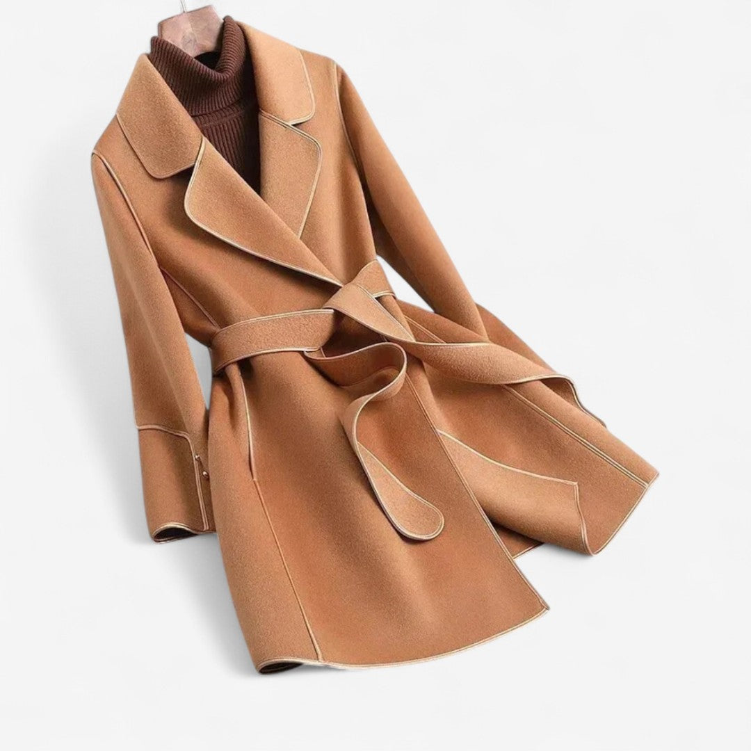 Lucie – Reverskraagjas met lange mouwen en verstelbare riem Velani