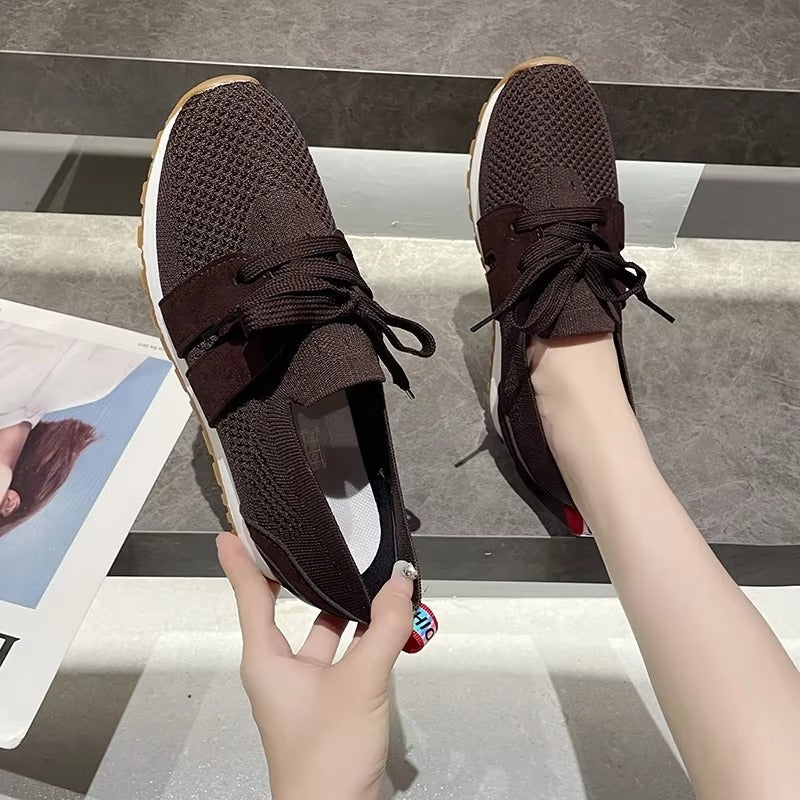 Emily – Ademende sneakers met vetersluiting en ronde neus Velani