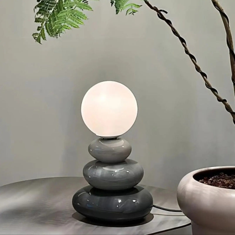 StoneGlow – LED Tafellamp met Ronde Lampenkop en Rotsstandaard Ontwerp Velani