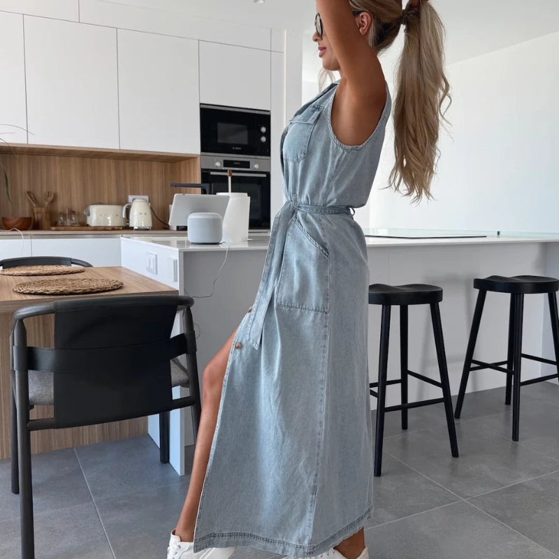 Aylin – Mouwloze Lange Jurk met Knopen en Verstelbare Taille Velani