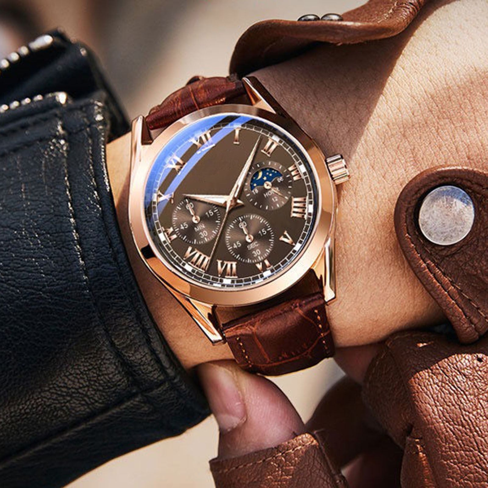 Michael – Round Watch with Adjustable Strap and Chronograph Design