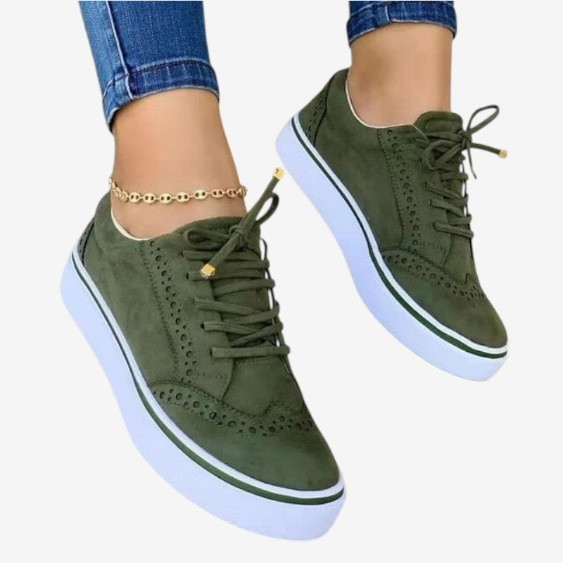 Amelia – Veterschoenen met ronde neus en platte zool Velani