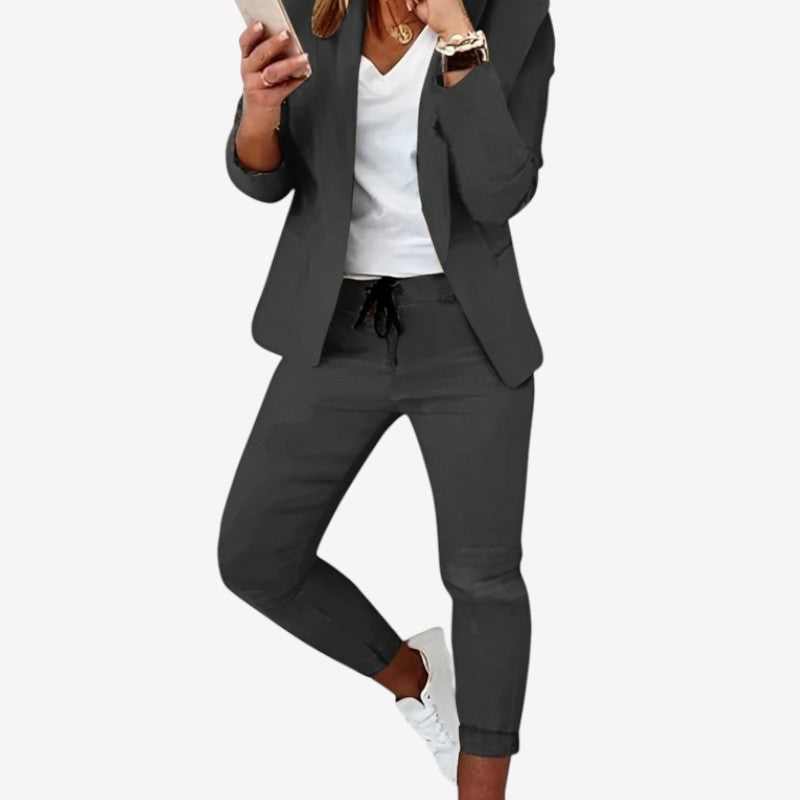 Camila – Pak met lange mouwen, blazer en broek met omgeslagen kraag Velani