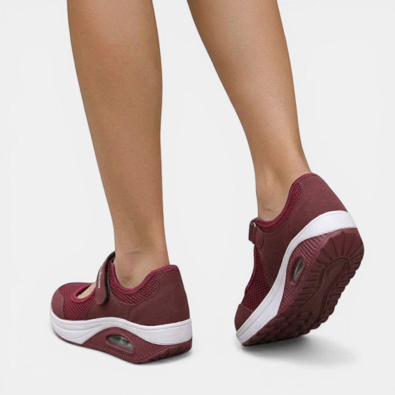 Men's Stylish Ventilated Round Toe Sneakers